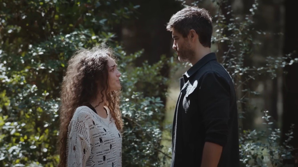 Nana i Poyraz w lesie.