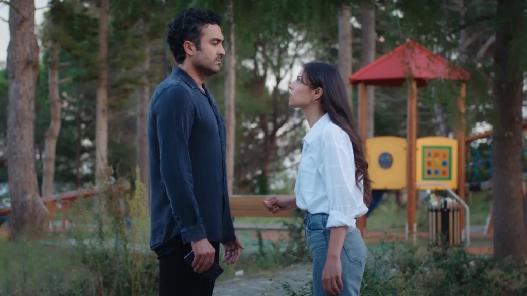 Ayse urządza Feritowi awanturę.