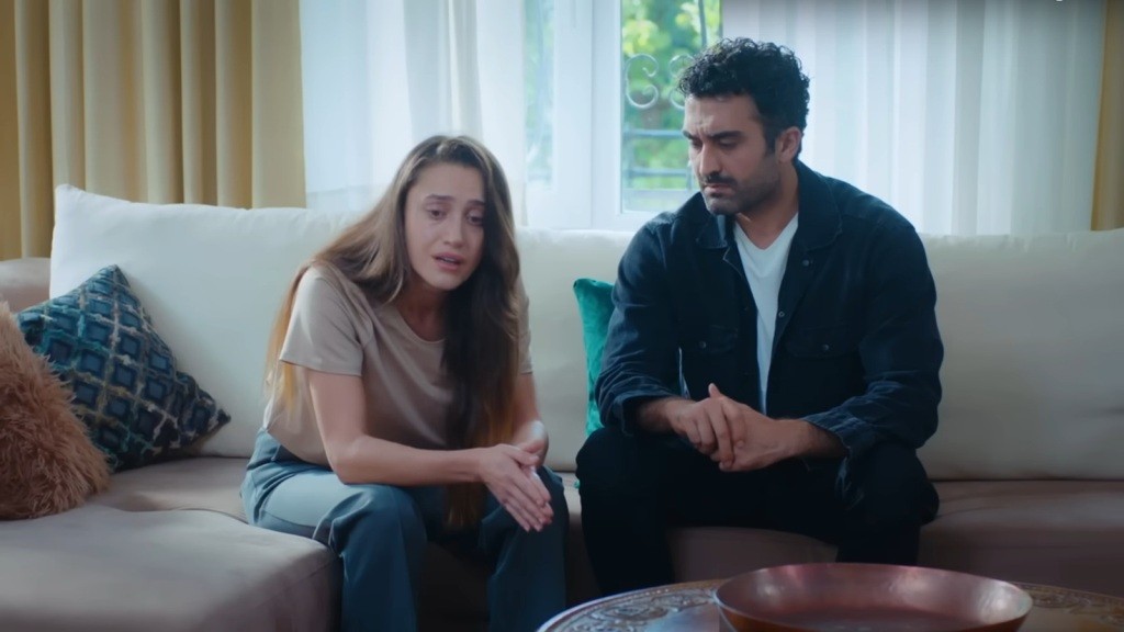 Derya udaje rozpacz przed Feritem.