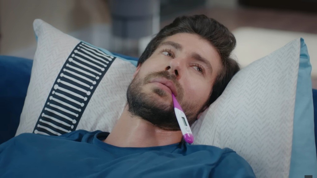 Sinan z termometrem w ustach.