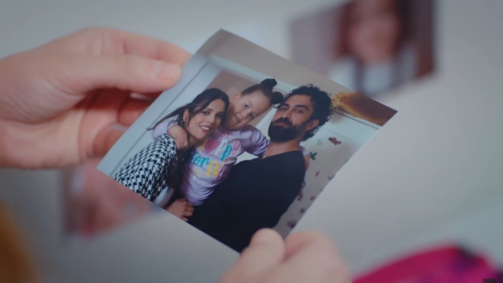 Fotografia ukazująca Ayse, Dogę i Ferita.