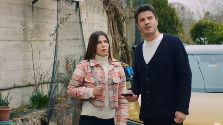 Ege i Zeynep przyjeżdżają do starego domu Bulenta i Feraye.