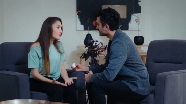 Derya i Ferit w domu Leyli.