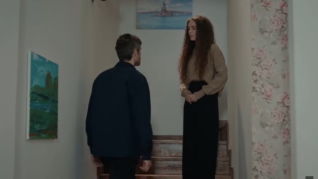 Nana zatrzymuje Poyraza na schodach.