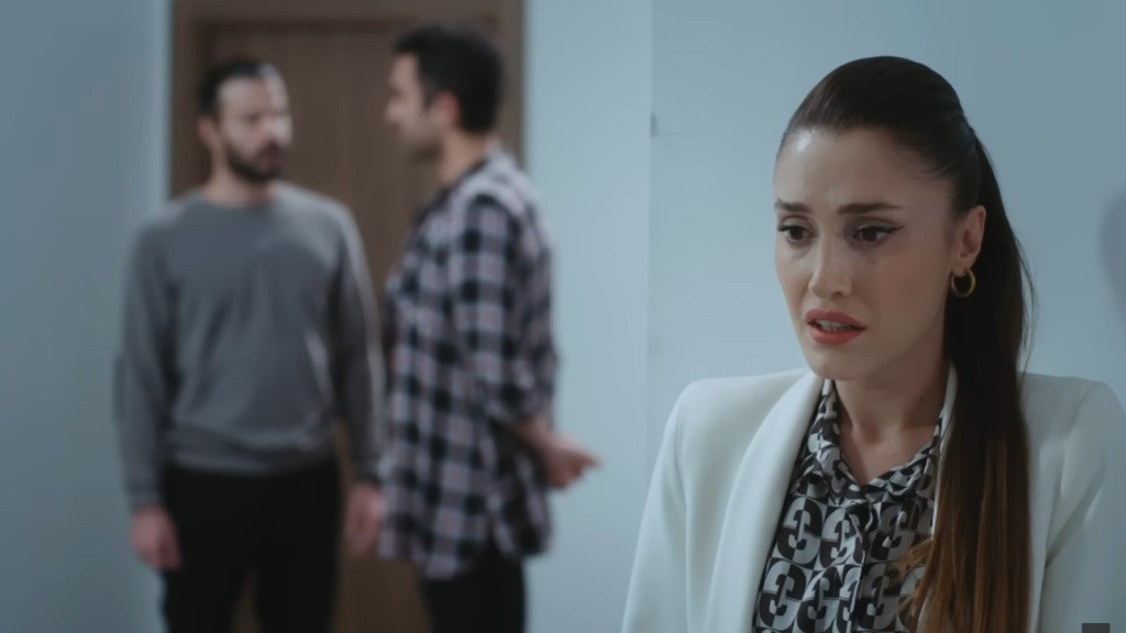 Derya podsłuchuje rozmowę Ferita i Volkana. Jest przerażona.