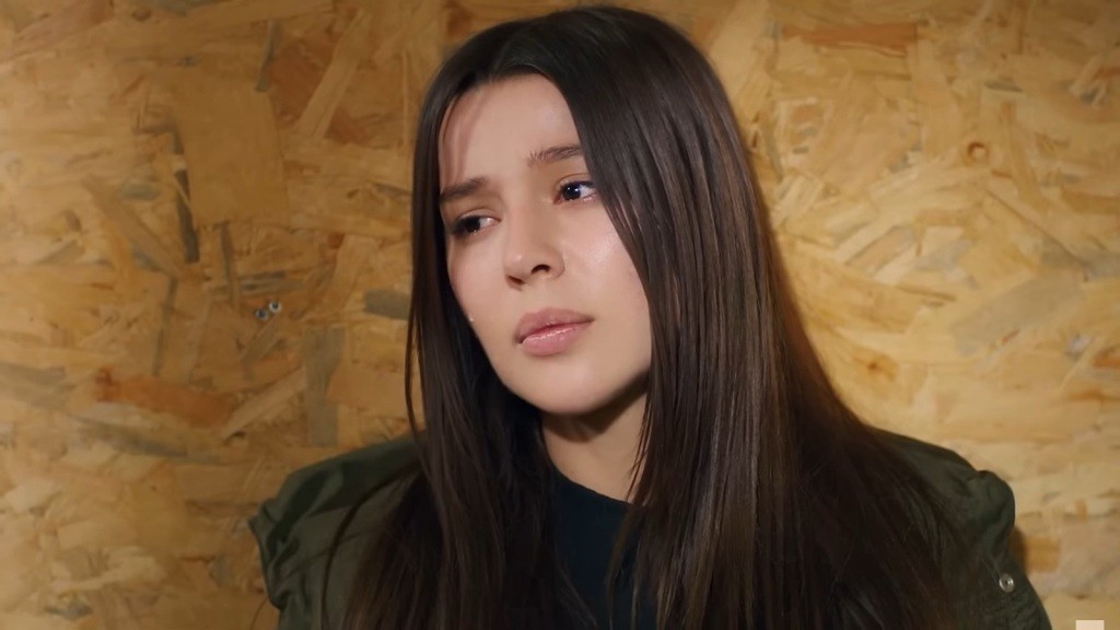 Zeynep jest wyczerpana i bardzo przygnębiona.