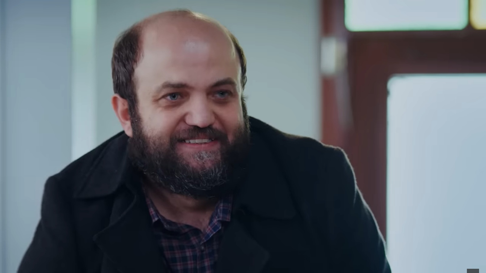 Sahin uśmiecha się. Jest szczęśliwy.