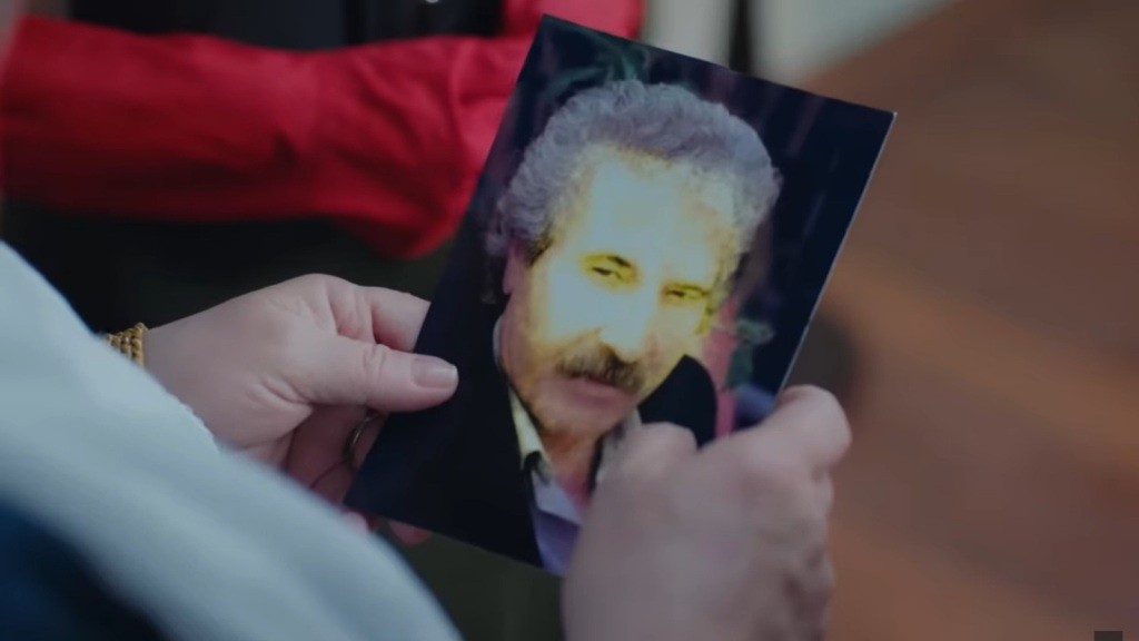 Zniszczone wybielaczem zdjęcie ojca Poyraza.