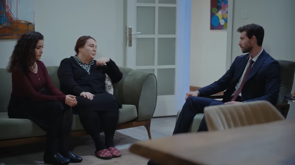 Aynur i Sinan mówią Adalet o swojej grze.