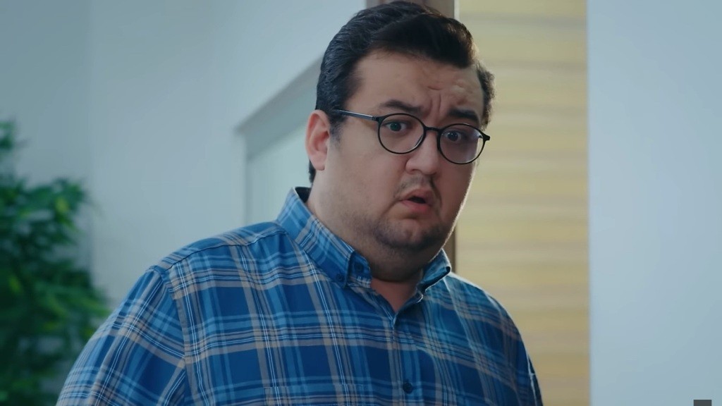 Ibrahim jest wstrząśnięty podsłuchanymi słowami żony.