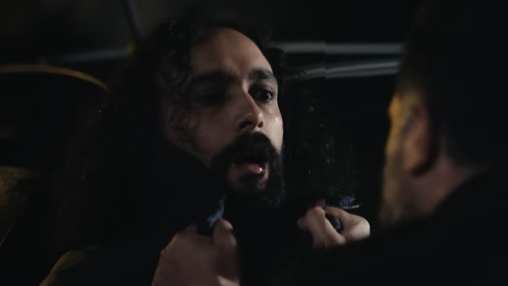 Semih zostaje napadnięty.