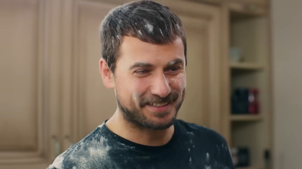 Kuzey obsypany w mące.