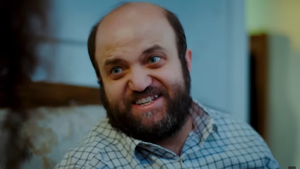 Sahin uśmiecha się.