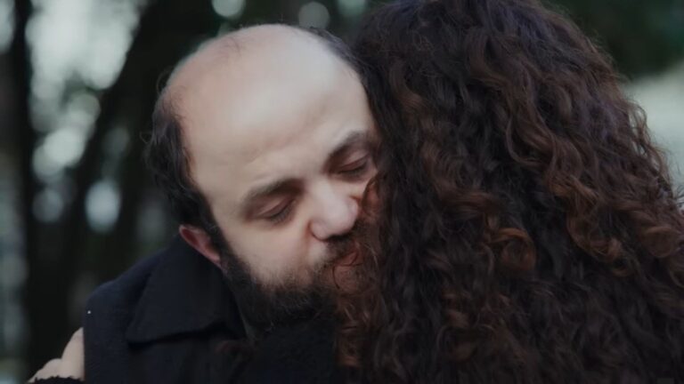 Sahin obejmuje Cansel - wybaczył jej.