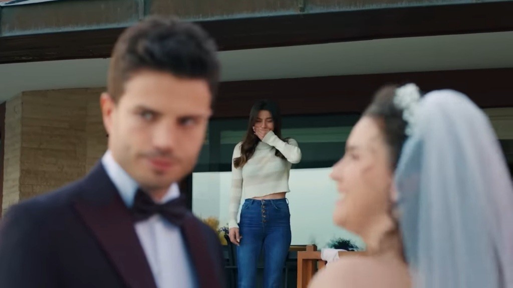 Zeynep jest zdruzgotana ślubem Melis i Egego.