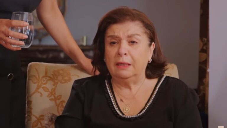 Naciye jest zrozpaczona.