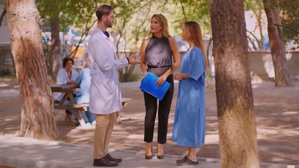 Doktor Levent, Feraye i Sila w parku.
