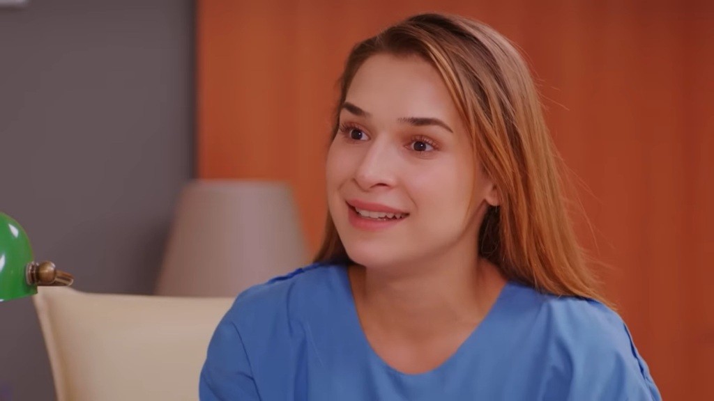 Sila uśmiecha się.