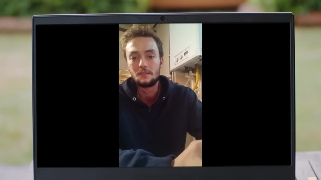 Nagranie Alpera na ekranie laptopa.