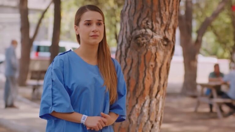 Sila w przyszpitalnym parku.