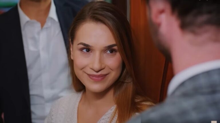 Sila patrzy zakochanym wzrokiem na Leventa.