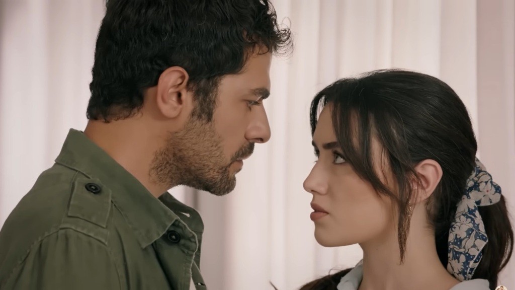 Halil i Zeynep twarzą w twarz.