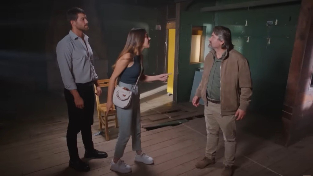 Zeynep żąda od ojca wyjaśnień.
