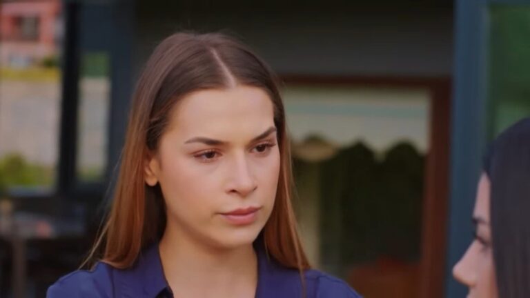 Sila rzuca siostrze przenikliwe spojrzenie, czekając na jej odpowiedź.