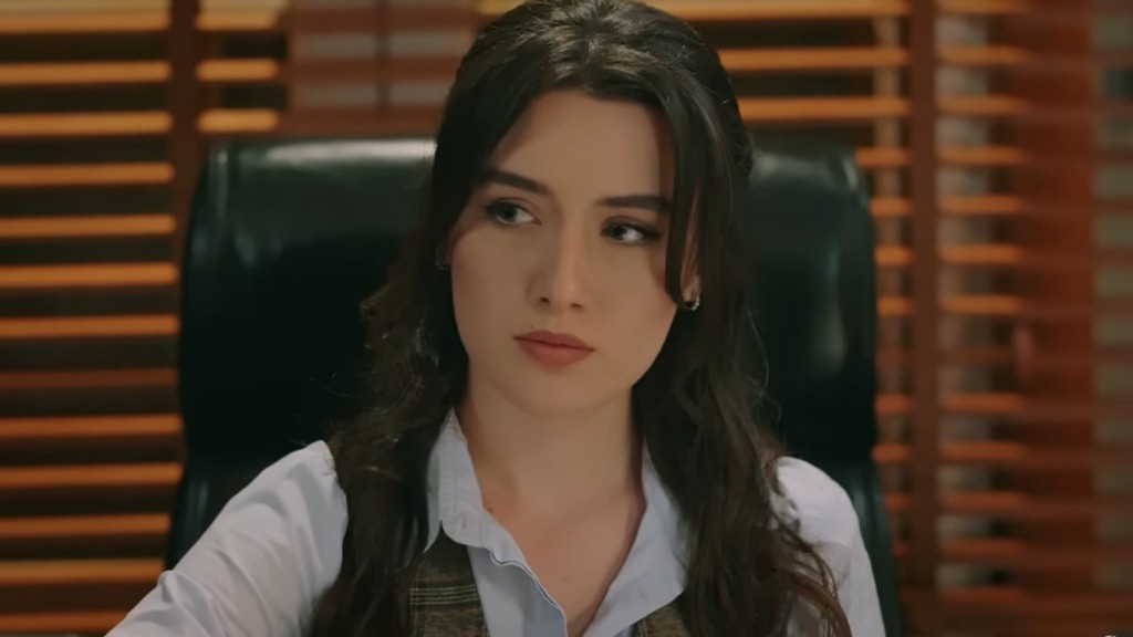 Zeynep w fotelu Halila.