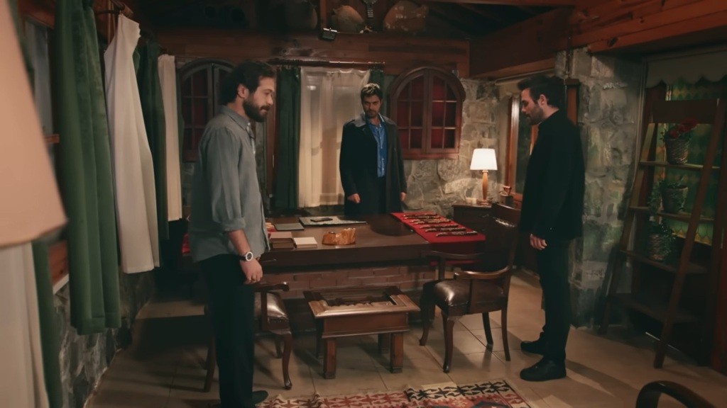 Tekin, Halil i Hakan w pracowni.