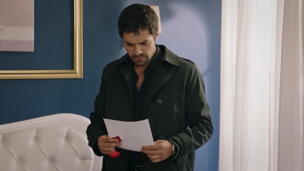 Halil czyta list Zeynep.