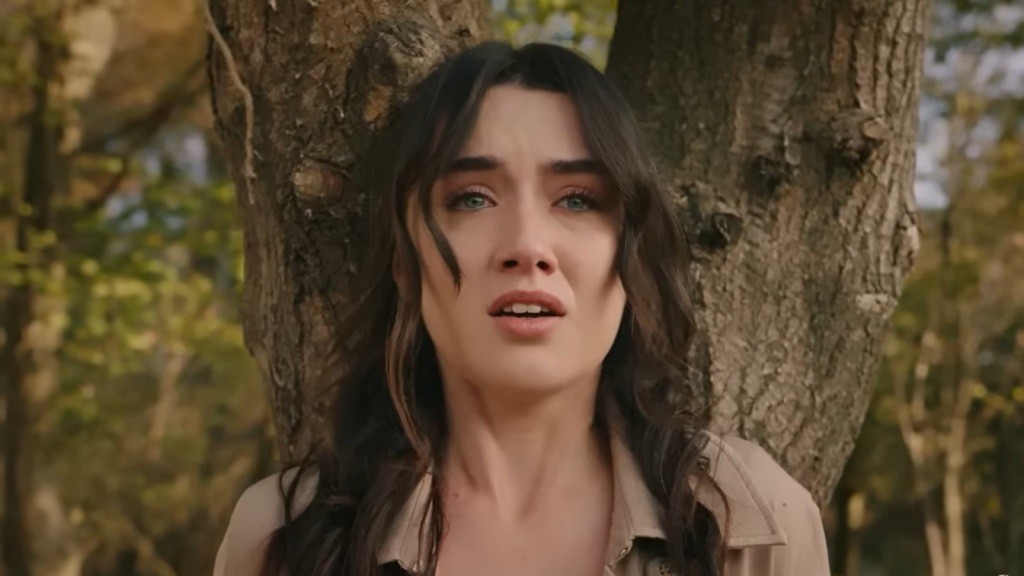 Zeynep patrzy z przerażeniem na walkę Halila.