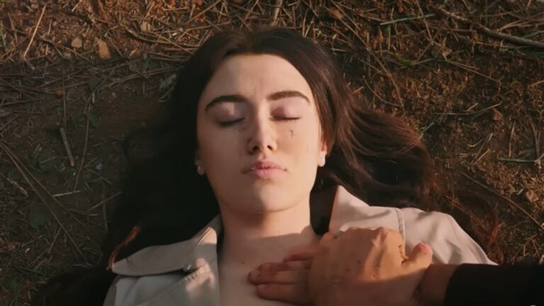 Zeynep jest reanimowana przez Halila.