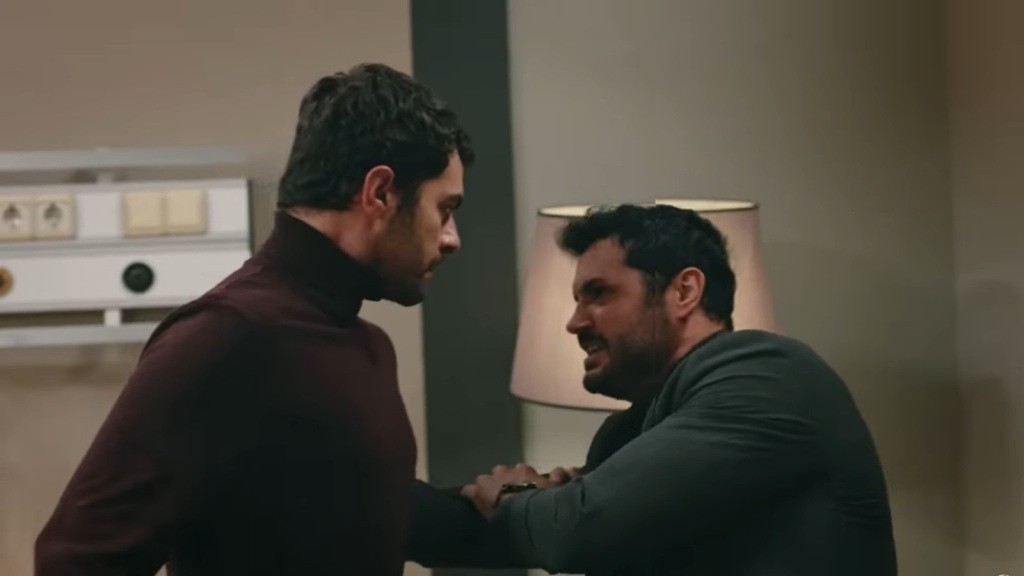 Sadik zostaje obezwładniony przez Halila.