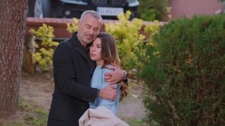 Bulent obejmuje Zeynep.