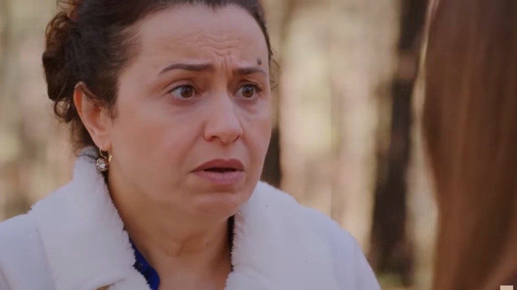 Cavidan patrzy z przerażeniem na Silę.