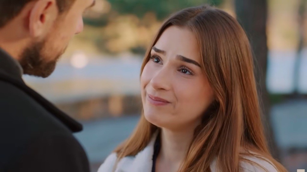 Sila jest wzruszona, patrząc na Kuzeya.