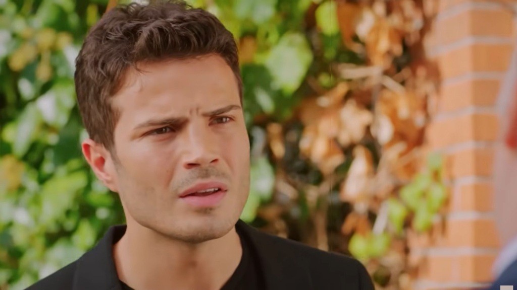 Ege jest zszokowany tym, co usłyszał od Tahira.