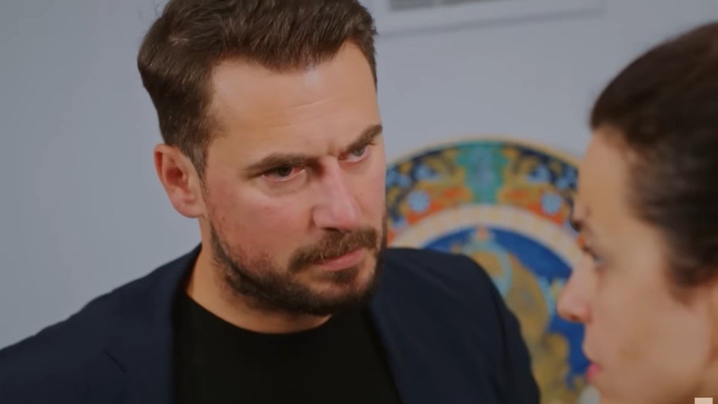 Kuzey wbija mocne spojrzenie w Cavidan.