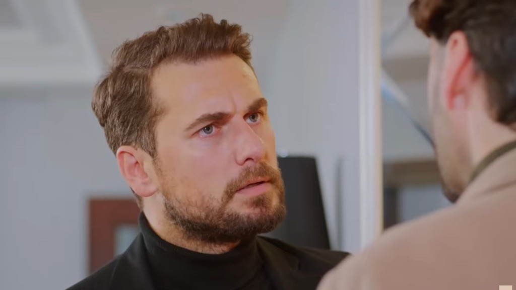 Kuzey rozmawia ze swoim przyjacielem - Cemilem.