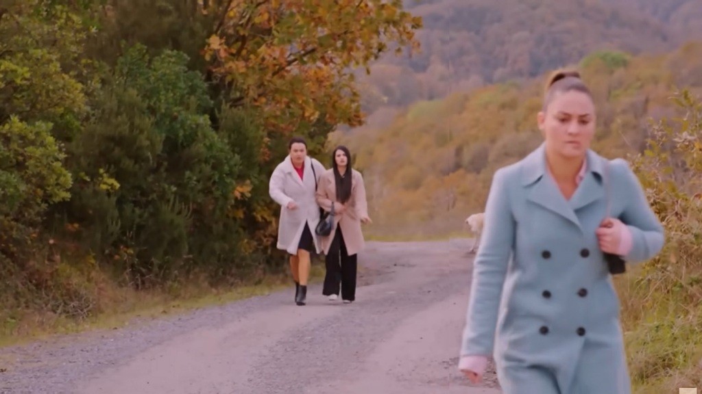 Cavidan i Bahra podążają za Yildiz.