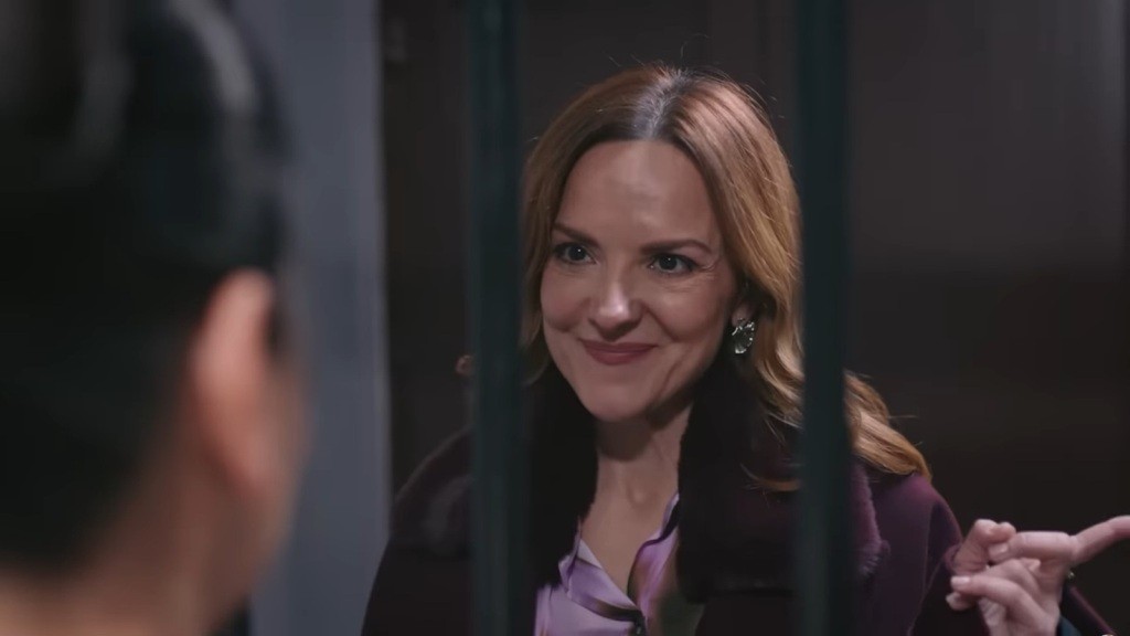 Songul rzuca aresztowanej Tulay triumfujący uśmiech.