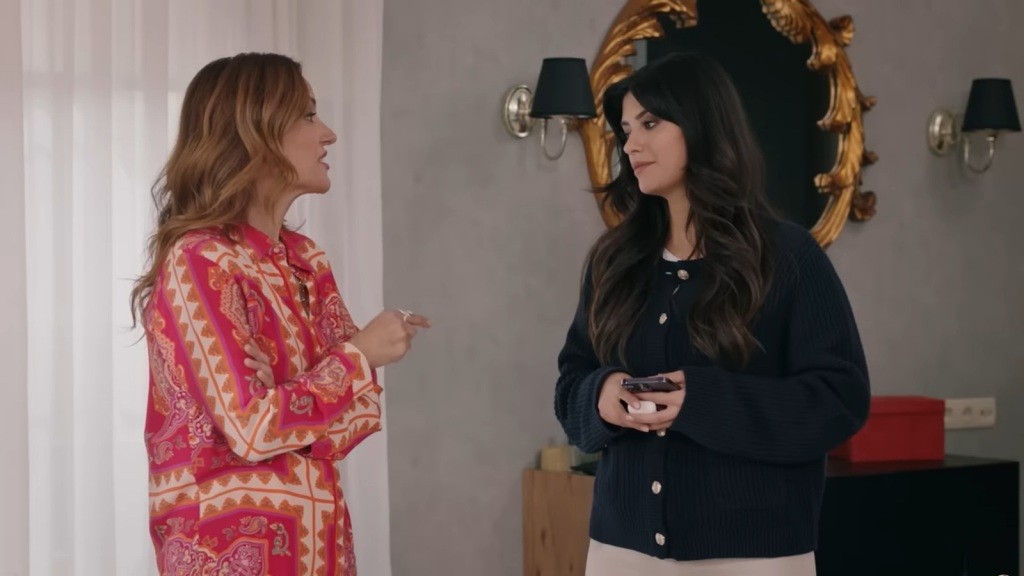 Songul rozmawia z Gozde.