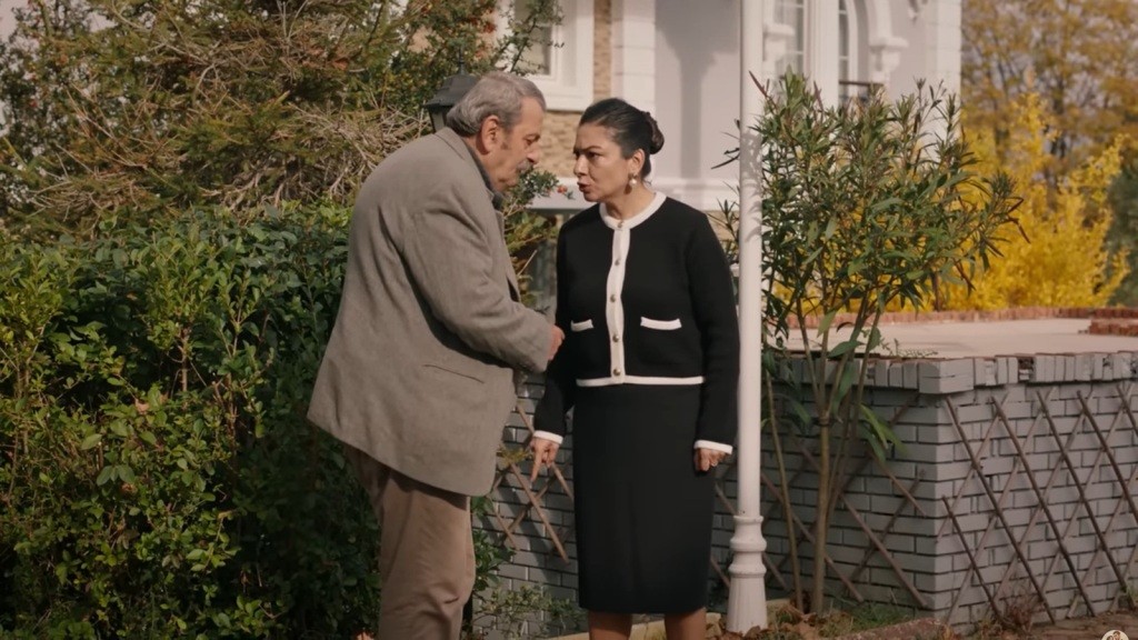 Tulay każe Metinowi opuścić teren farmy.