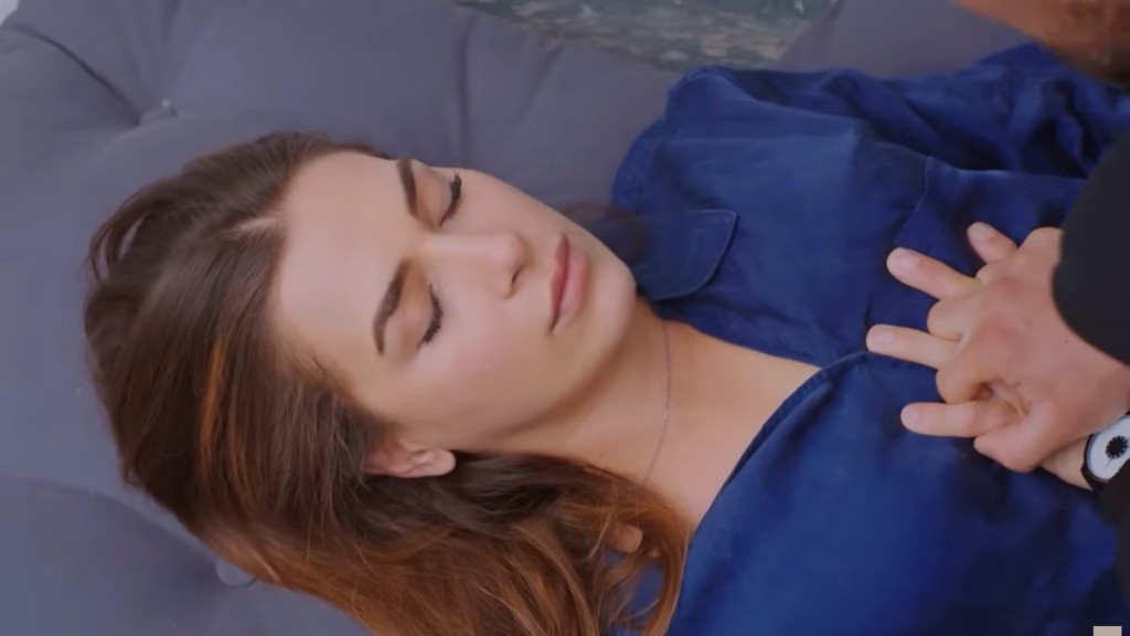 Kuzey uciska klatkę piersiową Sili.