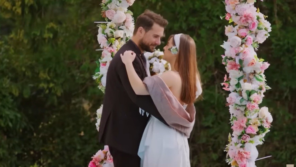 Kuzey i Sila tańczą.