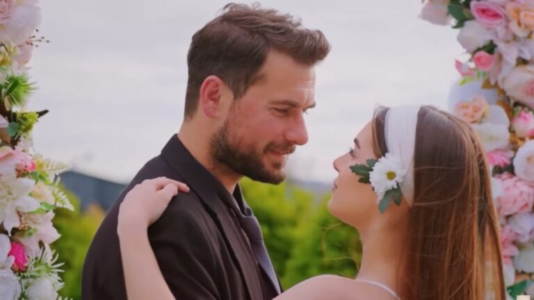 Kuzey patrzy prosto w oczy Sili podczas tańca.