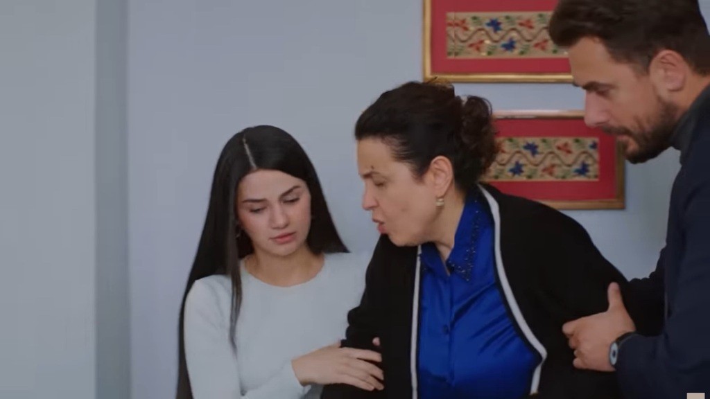 Bahar i Kuzey prowadzą chorą Cavidan.