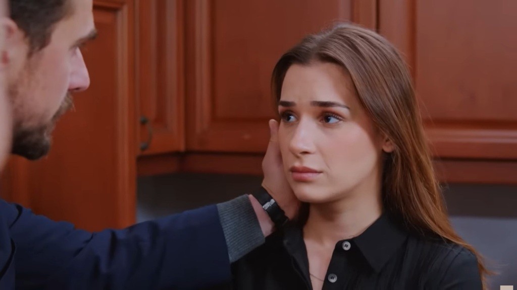 Kuzey dotyka policzka Sili.