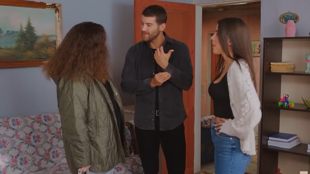 Melis, Cihan i Zeynep w domu Gonul.